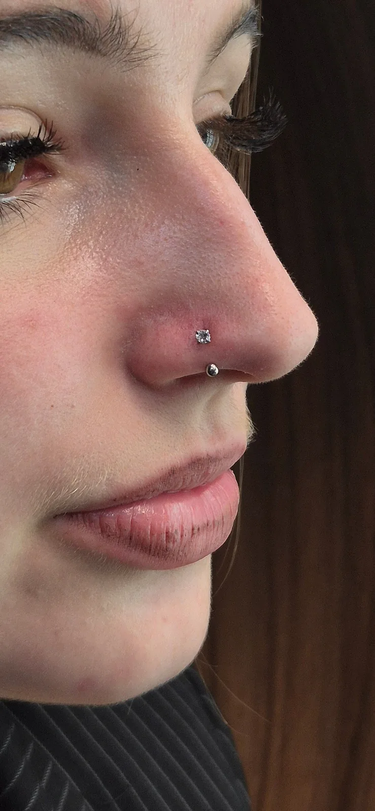 Piercing nez double nostril Paris Piercing nez double nostril diamant professionnel Showtime Tattoo Paris Châtelet