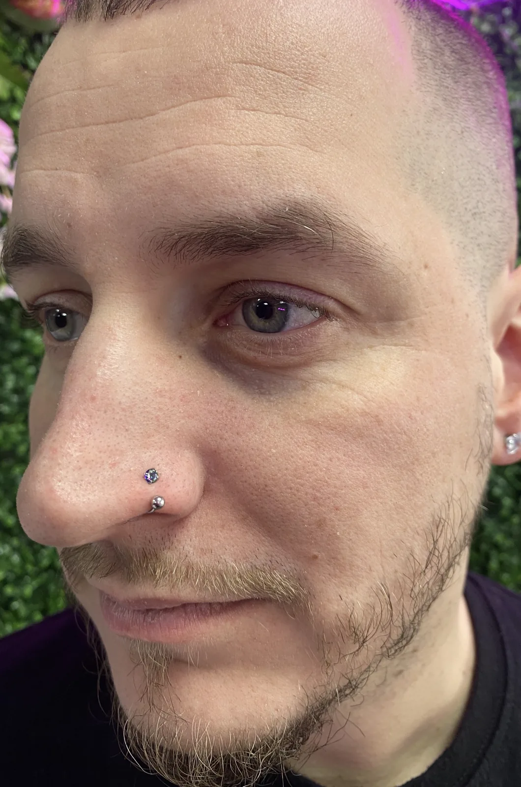 Piercing nez septum titane Paris Piercing nez septum titane professionnel réalisé chez Showtime Tattoo Paris Châtelet