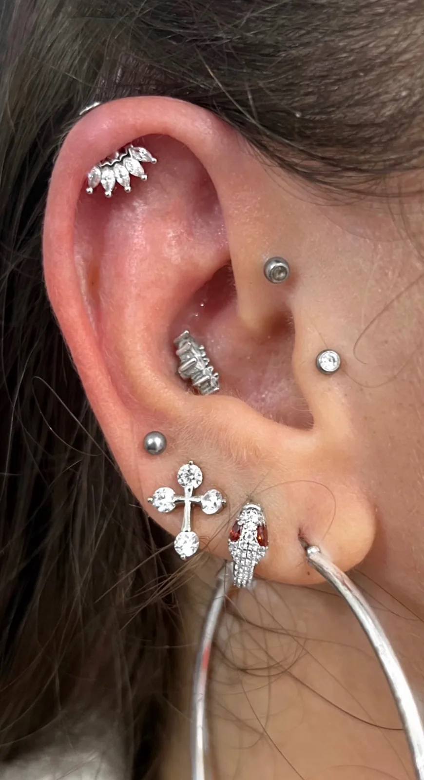 Piercing oreille argent Paris Piercing oreille multiples argent professionnel Showtime Tattoo Paris Châtelet